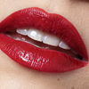 Close-up auf elegante rote Lippen