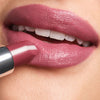 Lippen mit aufgetragenem Hydra Care Lipstick in Nummer 10 - berry oasis
