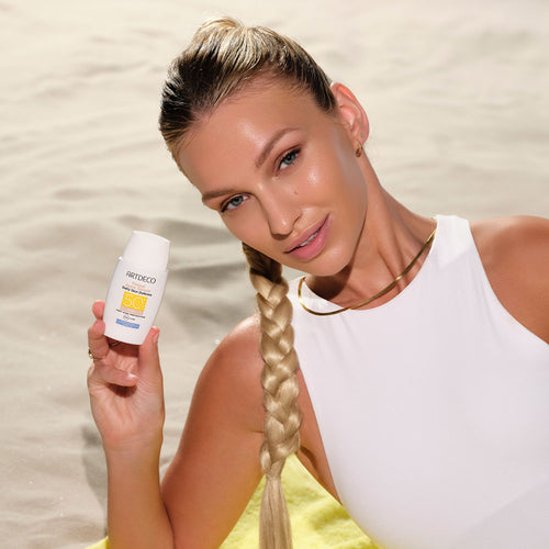 Mainvisual für das neue Aqua Serum Daily Defense SPF50+, das Pflege und Sonnenschutz in einem vereint.