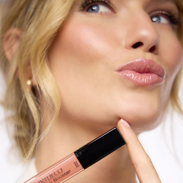 Perfekt für jeden Tag: Deine go-to Lippenkombination bestehend aus dem Hydra Lip Booster N°20 und dem Mineral Lip Styler N°22