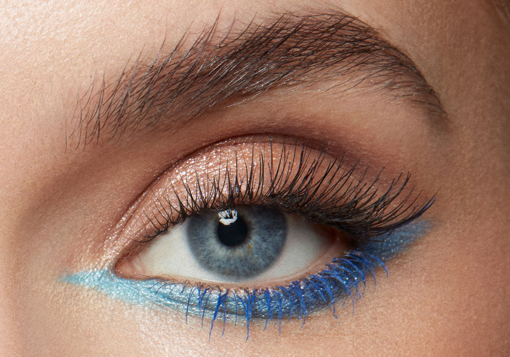 Eine geschminktes blaues Auge