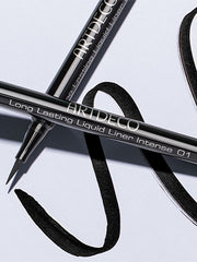 Long kasting Liquid Liner in schwarz übergezeichnetem Swatch.