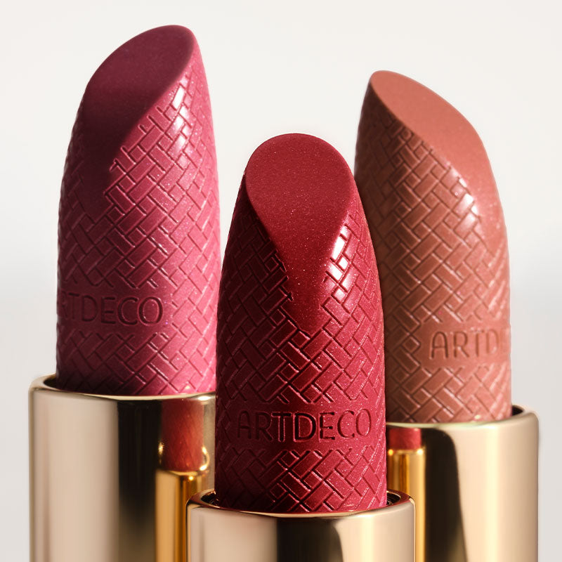Limitierter Iconic Lipstick in drei Farben und dem hochwertigen Intrecciato-Design