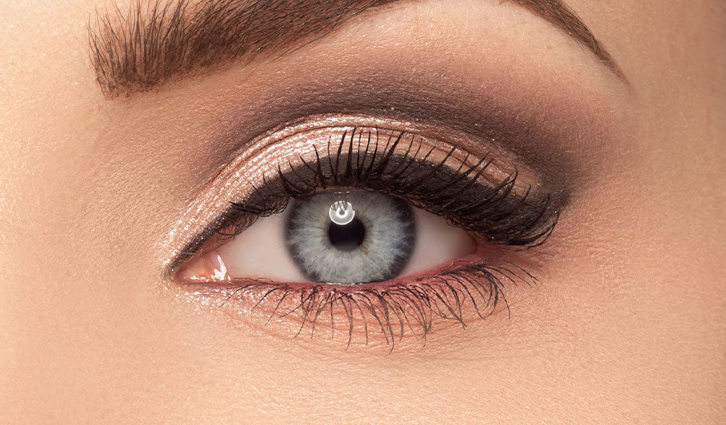 Augen Close-up mit dem Trend-Look Cut Crease 