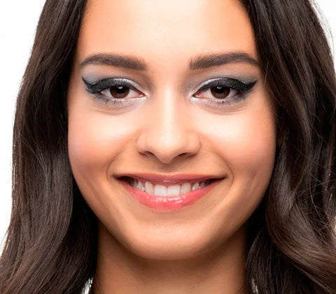 Vorher/Nachher Effekt des Cat Eyes Make-up