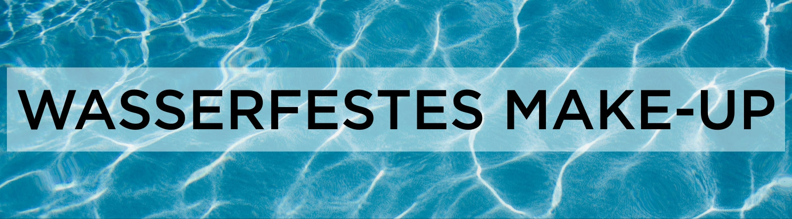 Schriftzug "Wasserfestes Make-Up" mit Wasser im Hintergrund.
